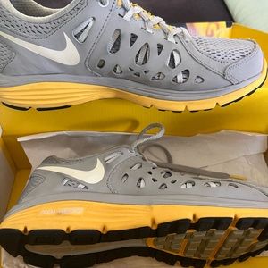 Womens 71/2 gray and gold sneakers.